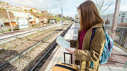 Julia在找火車站 Julia sucht den Bahnhof.