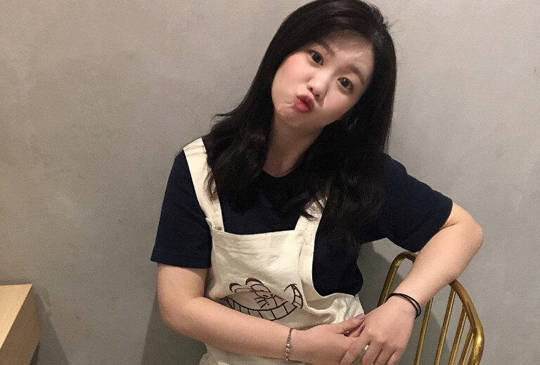 學員許雅婷在巨匠學英文,考取多益證照