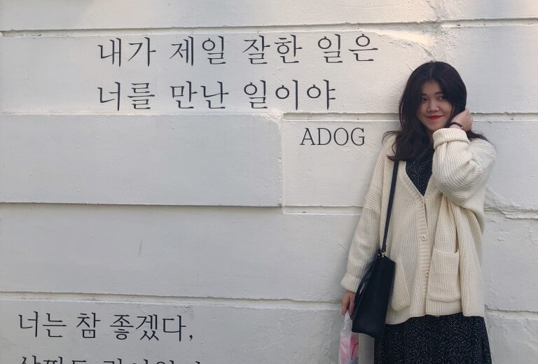 學員胡智晴在巨匠學韓文,用韓文自我介紹