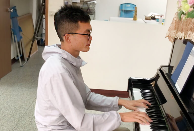 學員洪奕祐,推薦巨匠線上真人